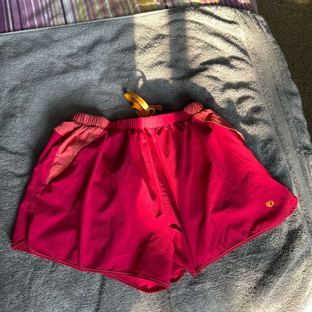 Women’s pearl Izumi running shorts